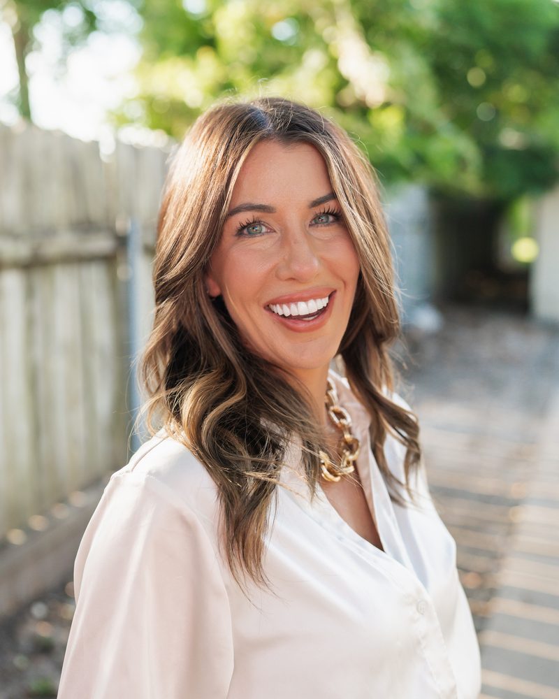 Portrait of Sara Veillon, Founder and Psychotherapist